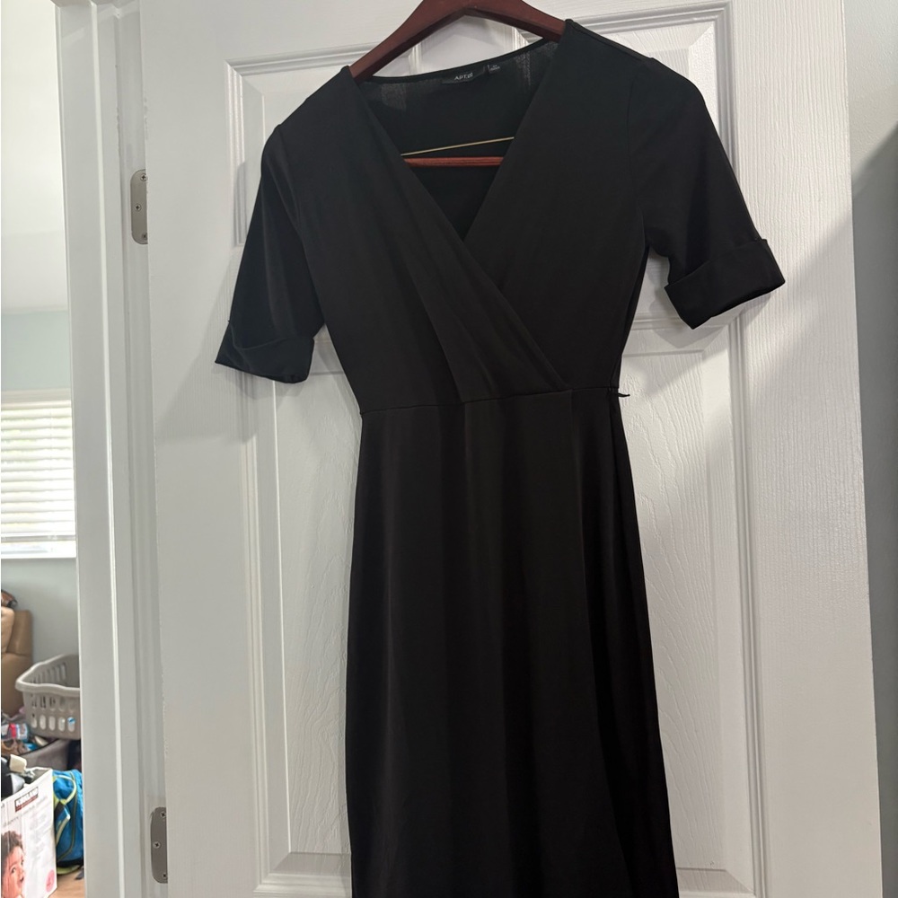 Apt. 9 Black V-Neck Sheath Midi Dress